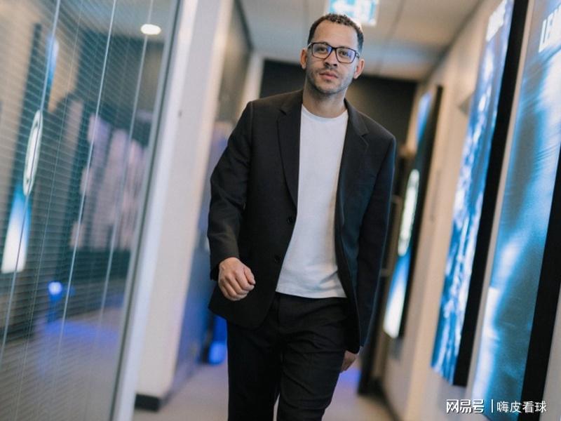 星空体育官方网站-欧冠欧联杯综述：埃梅里强势冲冠，4队晋级，只剩14个附加赛名额