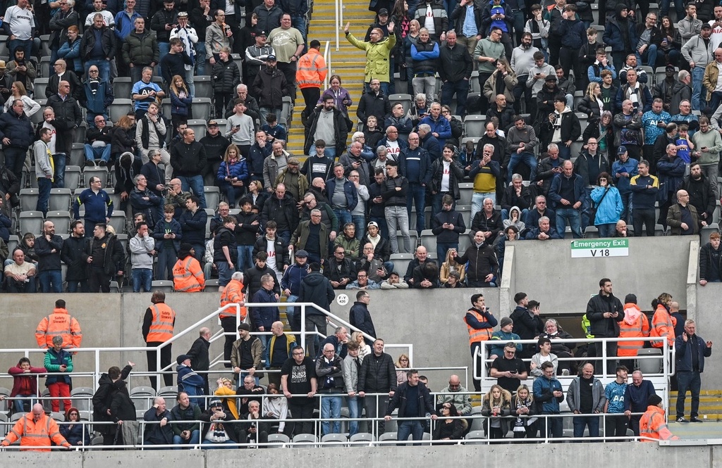 热刺球迷团体推迟抗议活动：先支持球队渡过难关，再和管理层算账